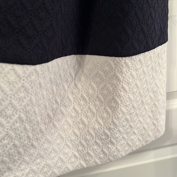 Beautiful Vince Camuto dress…Spring will be here before you know it! - Picture 2 of 5